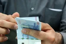 ایراد مجلس به افزایش ۲۰ درصدی حقوق کارمندان