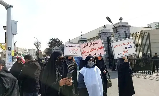 نمایندگان جبهه پایداری تحصن مقابل مجس را تحریک کردند / هیات نظارت بر رفتار نمایندگان ورود می&zwnj;کند؟
