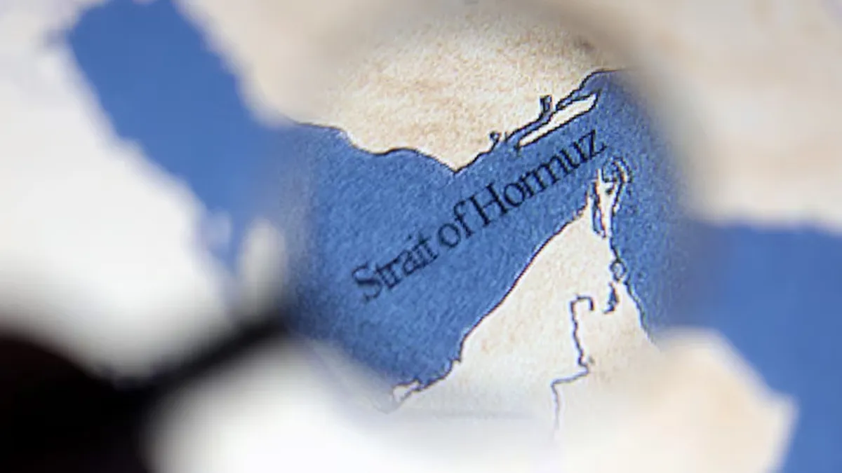 بسته شدن تنگه هرمز واکنش ۳۰ تا ۳۵ درصدی قیمت نفت را در پی خواهد داشت