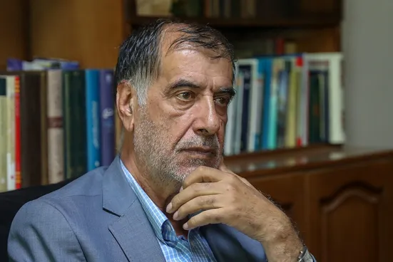 سنگ&zwnj;اندازی دولت سایه در مسیر دولت مستقر، خیانت به مردم و کشور است