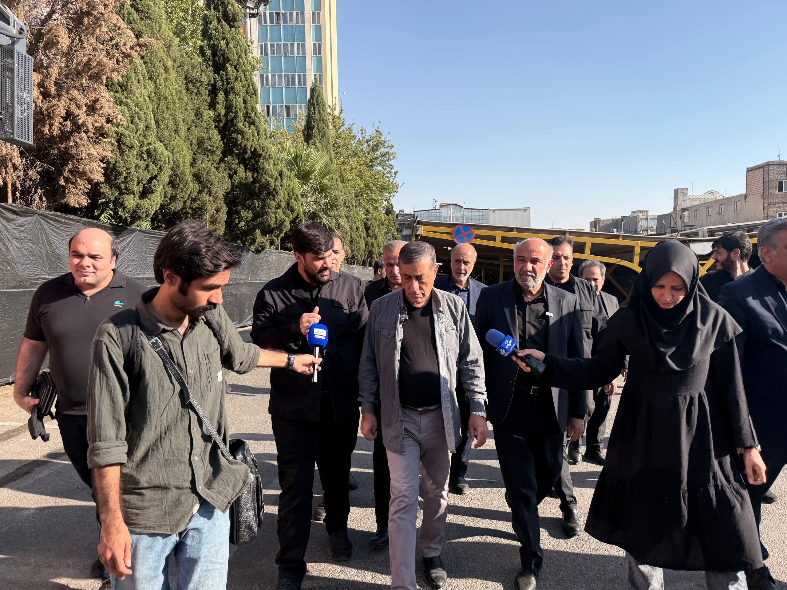 بازدید دکتر قائم پناه از موکبهای خدمترسانی به زائران مراسم تشییع امام شهید بازدید دکتر قائم پناه از موکبهای خدمترسانی به زائران مراسم تشییع امام شهید