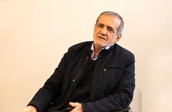 به سبک زندگی و پوشش پزشکیان احترام بگذاریم، او خودش را برتر از مردم نمی&zwnj;بیند