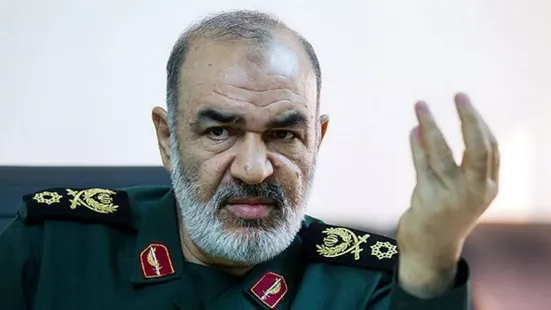 دشمن کاری می&zwnj;کند که ما در دفاع از ارزش&zwnj;های خود خجالت بکشیم