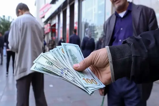 پیش&zwnj;بینی قیمت دلار ۱۷ خرداد ۱۴۰۳ / روند رنج دلار در بازار رکودی ارز ادامه دارد؟