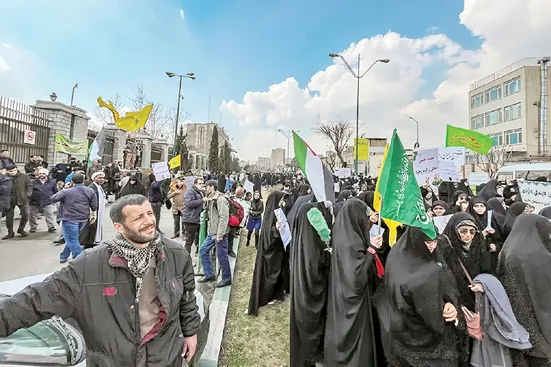 تجمع&zwnj;کنندگان حجاب را مهار کنید؛ آنان در ریختن آبرو هیچ مرزی ندارند