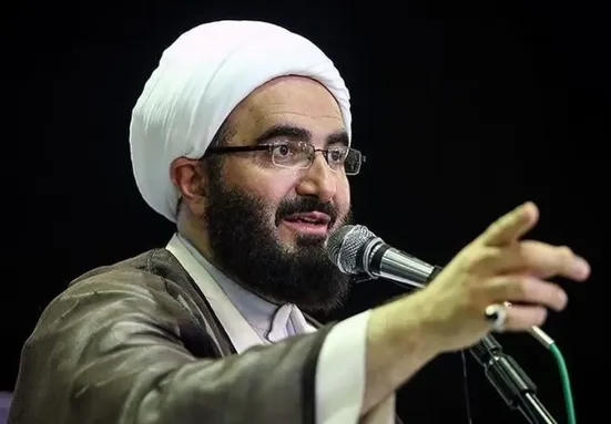 جوانی با ادعا فخرفروشی می&zwnj;گوید از دانشگاه خارجی دعوتنامه دارد، این دعوت نامه چه فخری دارد؟ شیطان هم هر روز برای ما دعوت نامه می&zwnj;فرستد!