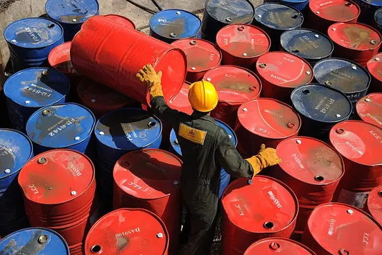 کاهش بهای نفت همزمان با اوج&zwnj;گیری تنش تجاری میان آمریکا و چین