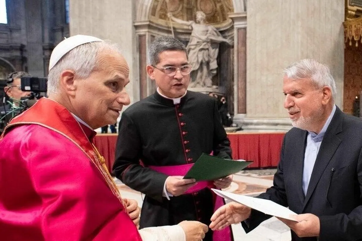 وزیر میراث‌فرهنگی پیام پزشکیان را به پاپ لئون چهاردهم تسلیم کرد