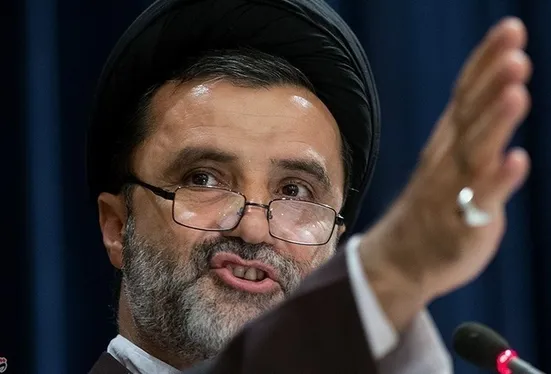 ترامپ خودش ناو دوم را همراهی کند تا مانند فرعون غرق شود
