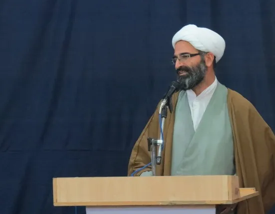حمله امام جمعه سمنان به ظریف: چرا این شخص معاون راهبردی رییس&zwnj;جمهور شده است؟