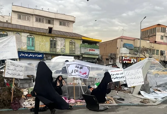 چه کسانی متحصنین حجاب را سر کار گذاشتند؟ امروز نمایندگان حامی آنان کجا هستند؟