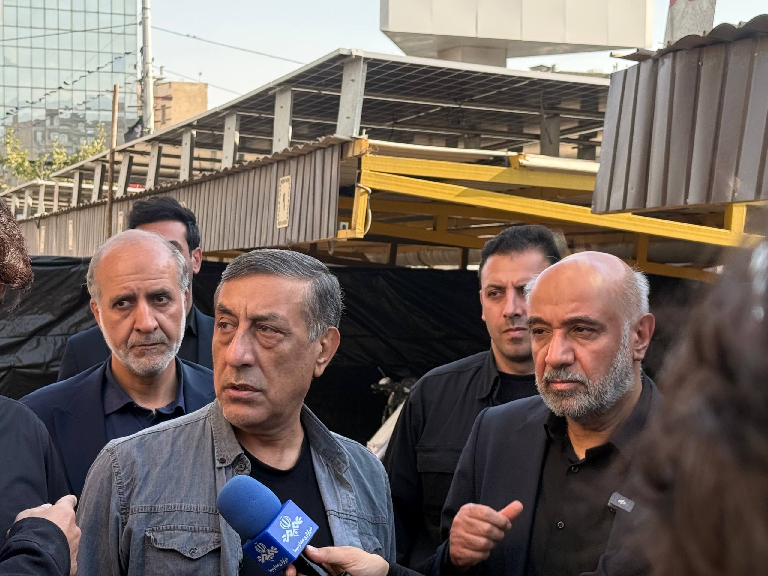 بازدید دکتر قائم پناه از موکبهای خدمترسانی به زائران مراسم تشییع امام شهید بازدید دکتر قائم پناه از موکبهای خدمترسانی به زائران مراسم تشییع امام شهید
