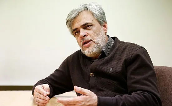 آقای نصیری! فکر کردید شما را روی سرشان می&zwnj;گذارند و حلوا حلوا می&zwnj;کنند؟ براندازی راه سنگلاخی است، شاهزاده را نشویید!