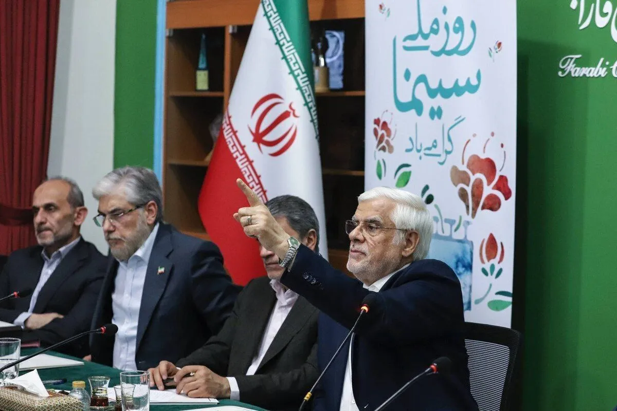 از هنرمندان خارج از کشور دعوت می‌کنیم به میهن خود بازگردند