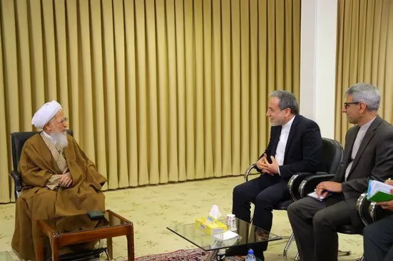 آیت&zwnj;الله جوادی آملی: تا تیری به سمت شما نزدند، دست به اسلحه نبرید