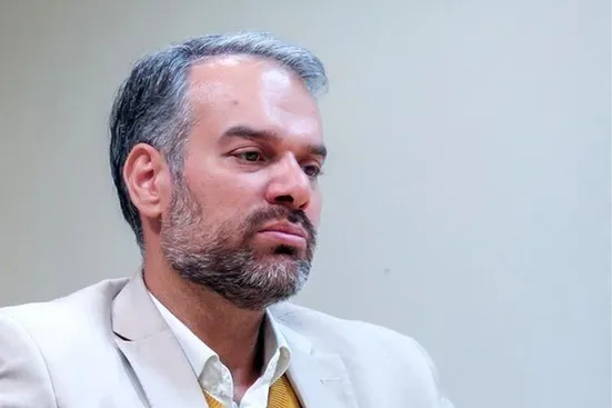 در کنار یک تروریست، آن&zwnj;ها که ارز مملکت را برنگرداند را هم اعدام کنید