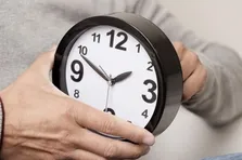 تغییر ساعت رسمی به همگامی بیشتر با روند جهانی در حوزه فناوری منجر می‌شود