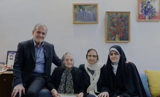 رئیس&zwnj;جمهور پزشکیان با خانواده دو شهید مسیحی دوران جنگ تحمیلی دیدار کرد
