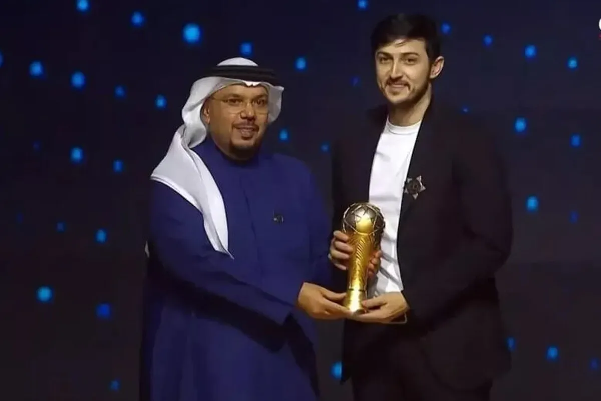 سردار آزمون برنده توپ طلای امارات شد