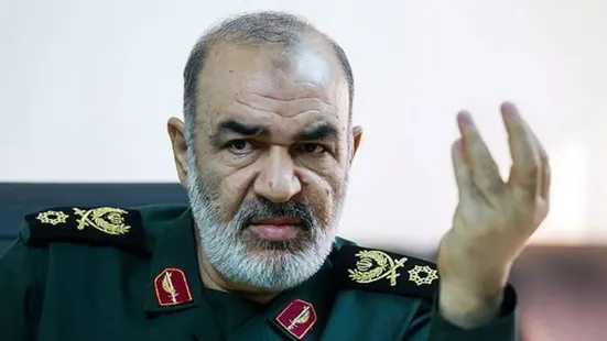 دشمن کاری می&zwnj;کند که ما در دفاع از ارزش&zwnj;های خود خجالت بکشیم