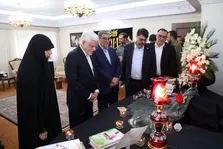 دیدار عارف با تعدادی از خانواده فرماندهان شهید و دانشمندان شهید در جنگ تحمیلی ۱۲ روزه