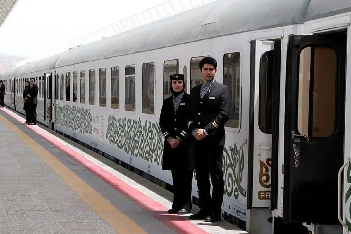 راه‌آهن لوکس از بندرعباس تا مشهد/ قطار پنج‌ستاره به حرکت درآمد