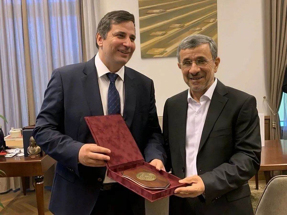 مزد سکوت احمد‌ی‌نژاد در برابر جنایات اسرائیل، دکترای افتخاری است؟