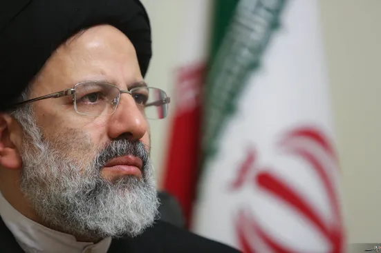 شهید رئیسی خودش آمد دم در اداره ثبت احوال و به مسئول اداره گفت بیا پایین و برای فرزند این فرد شناسنامه به نام مسیحا صادر کن