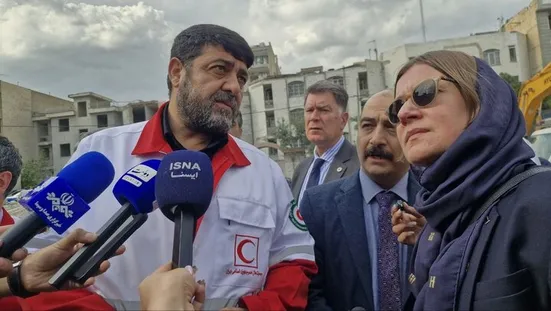 رئیس کمیته بین&zwnj;المللی صلیب سرخ از مناطق مسکونی آسیب دیده در جنگ ۴۰ روزه بازدید کرد
