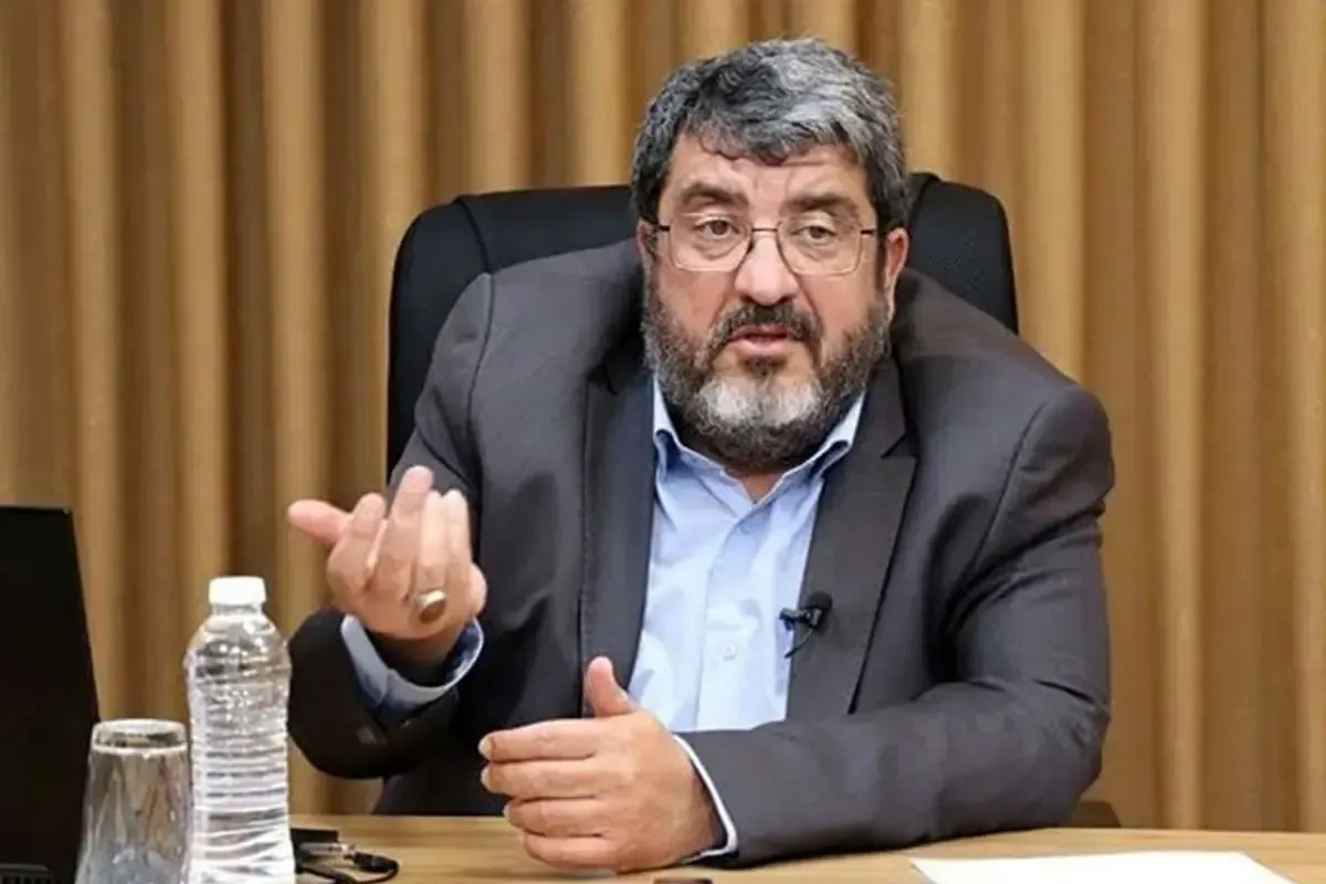 فواد ایزدی در زمین دشمن بازی می‌کند!