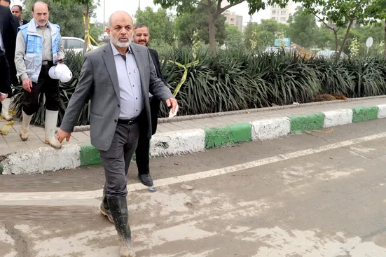 واکنش وزیر کشور به سیل مشهد: این سه نفری که فوت کرده&zwnj;اند، کفن و دفن شان مجانی انجام شود!