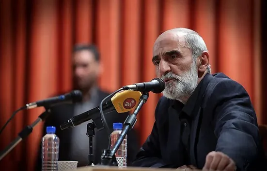 شریعتمداری: قبل از ترامپ شخصی خیلی زرنگ&zwnj;تر بود، اما شنا بلد نبود!