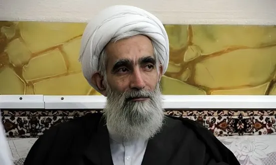 امام خمینی گفت یک وجب خاک ایران نباید از دست برود، آن وقت یک روحانی می&zwnj;گوید خاک وطن، سنگ و کلوخ است و ارزش ندارد!