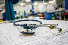 کاهش آمار مهاجرت در میان پزشکان و پرستاران در سال ۱۴۰۳