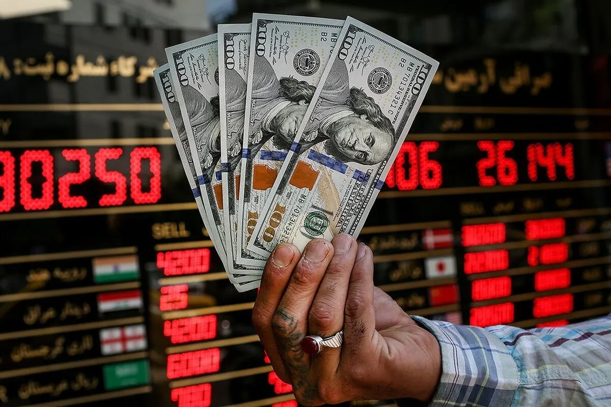 جنگ روانی و شبکه‌های سازمان‌یافته سوداگران موجب نوسان دلار شده است