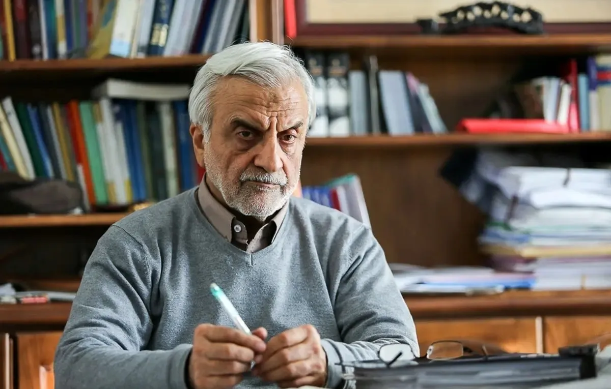 مهمانان حرف‌های نامربوط می‌زنند و برنامه‌ها هم مبتذل هستند