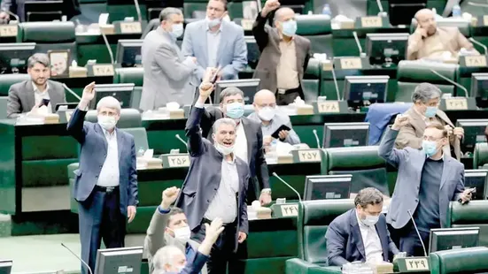 تکلیف خود را با تندروها که جز &laquo;بستن تنگه هرمز&raquo; و &laquo;خروج از NPT &raquo; راهکاری ندارند، روشن کنید