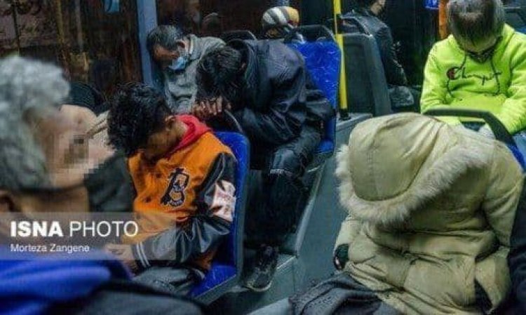 واکنش چمران به پدیده اتوبوس‌خوابی در تهران: این مسایل حاشیه‌ای است، اگر کسی در اتوبوس خوابش برد نمی‌توان کاری کرد!