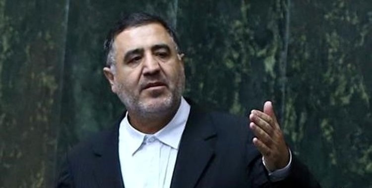 کار خداست که جمهوری اسلامی با این همه مشکلات و مسئولان بیسواد به حیات خود ادامه میدهد