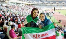 کیهان: حضور زنان در ورزشگاه‌ها جزء ۲۰ مطالبه اصلی زنان نیز نبود، اما برخی فشار‌های فدراسیون جهانی را بهانه کردند