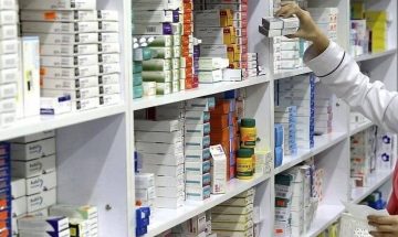 وعده‌ی عضو کمیسیون بهداشت: شیرخشک و انسولین خریداری شده و به زودی به دست داروخانه‌ها می‌رسد