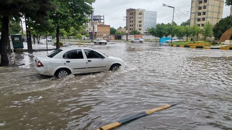 تعطیلی مدارس شیفت صبح چالوس به علت شدت بارندگی