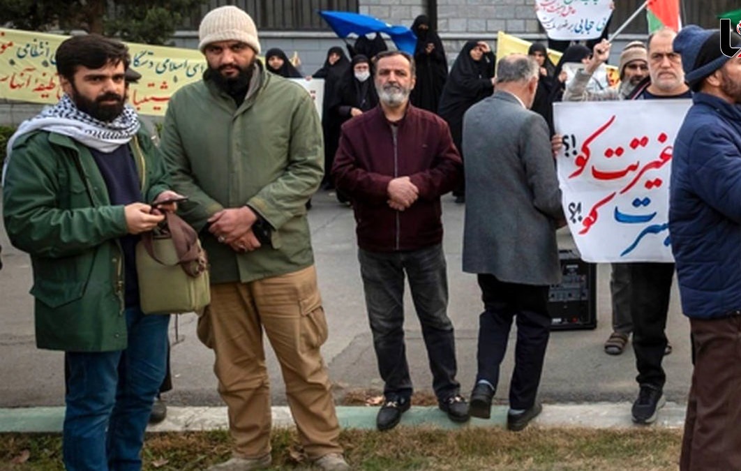 انتقاد تند روزنامه اصولگرا به تجمع تندروها علیه رئیس جمهور/ اینها چه کسانی اند که مجازند بدون مجوز هر کاری خواستند انجام بدهند؟