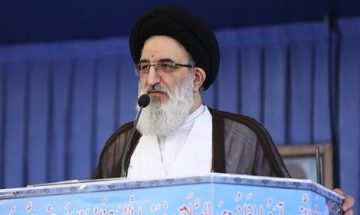 نگرانی ادامه‌دار ائمه جمعه از احتمال مذاکره/ امام جمعه کرج: هیچ مجوزی برای مذاکره صادر نشده است